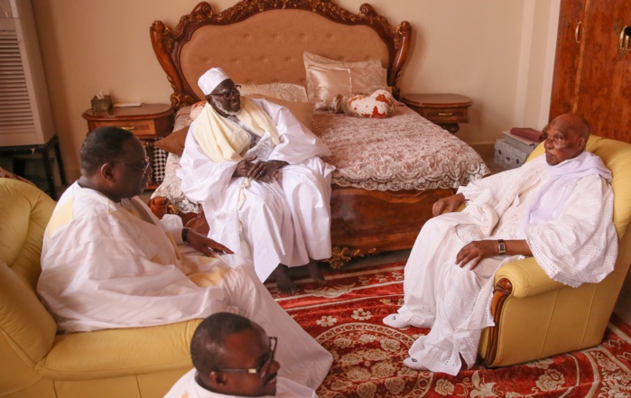 Retrouvailles dans les retrouvailles Wade -Macky / Idy, Niasse, Madické et Adjibou se sont aussi frottés avec les deux Présidents sous l'œil apaisant du Patriarche de Touba.