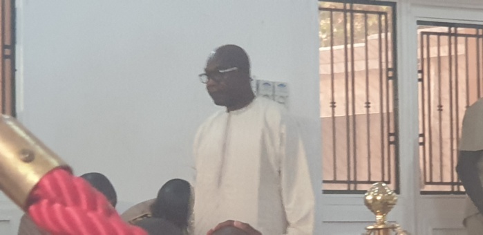 Réception du Président Sall à Touba / La présence remarquée de Serigne Saliou Thioune, Khalife de Cheikh Béthio. Réception du Président Sall à Touba / La présence remarquée de Serigne Saliou Thioune, Khalife de Cheikh Béthio.