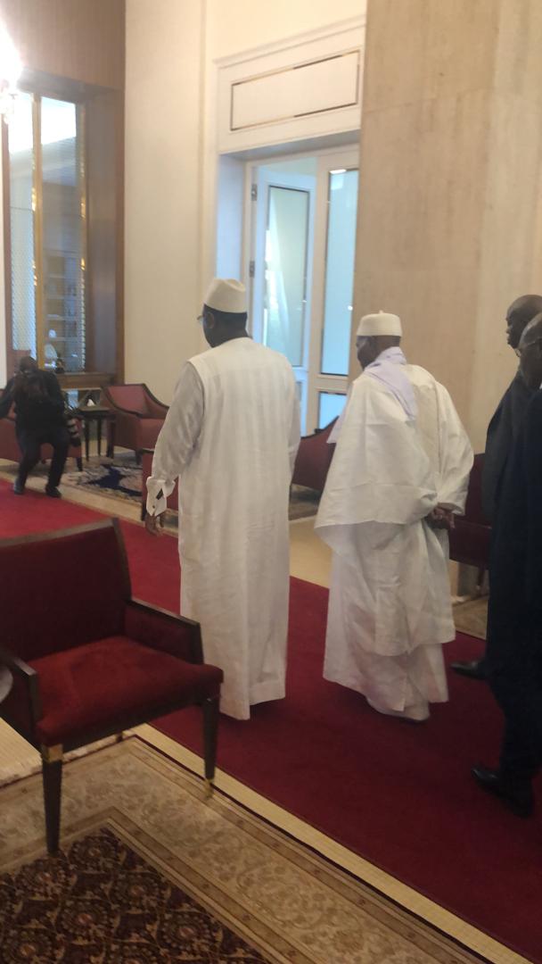 Palais de la République : Me Wade accueilli par le président Macky Sall avec les honneurs. Palais de la République : Me Wade accueilli par le président Macky Sall avec les honneurs.