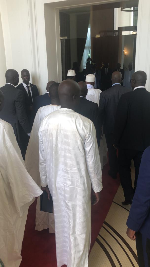 Palais de la République : Me Wade accueilli par le président Macky Sall avec les honneurs. Palais de la République : Me Wade accueilli par le président Macky Sall avec les honneurs.