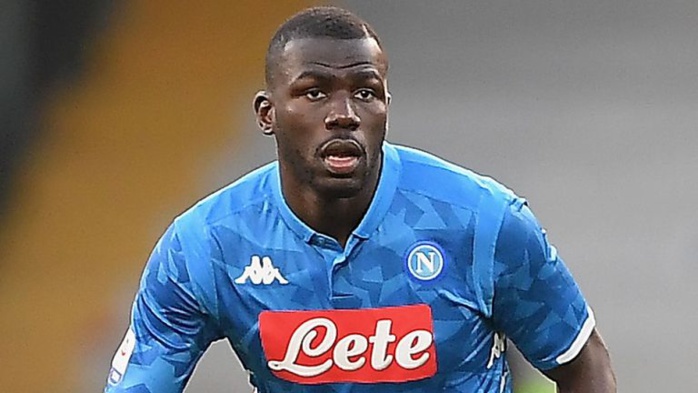 Kalidou Koulibaly à propos des cris racistes : « Ce sont eux qui devraient avoir honte » Kalidou Koulibaly à propos des cris racistes : « Ce sont eux qui devraient avoir honte »