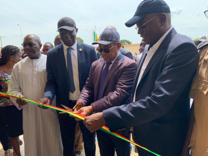 Le président de la CAF Ahmad Ahmad et Matar Bâ ont procédé à l’inauguration du Complexe Sportif de Guéréo.