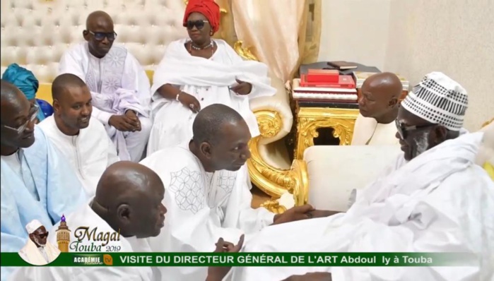 TOUBA / Le DG de l’ARTP Abdoul Ly reçu par le Khalife général des Mourides. TOUBA / Le DG de l’ARTP Abdoul Ly reçu par le Khalife général des Mourides.
