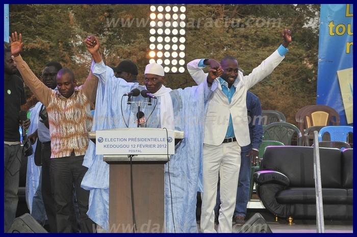 Regardez Abdoulaye Wade et MoustaphaGuirassy parader à Kédougou