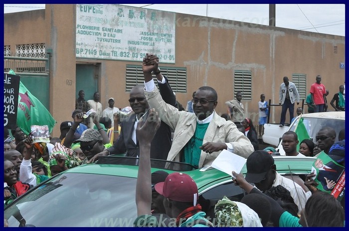 Vivez en images l'attaque contre le convoi d'Ousmane Tanor Dieng