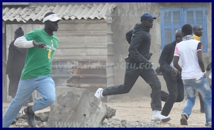 Vivez en images l'attaque contre le convoi d'Ousmane Tanor Dieng