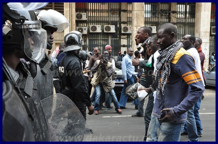 Revivez la manifestation, la charge de la police, les réactions des manifestants (PHOTOS)