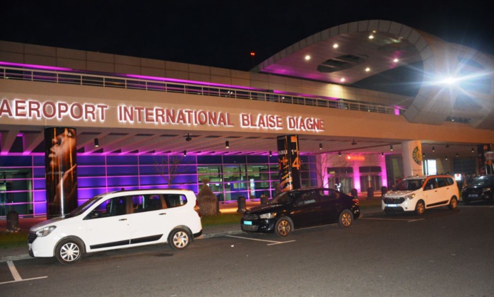 Octobre rose : Illumination de l’aérogare de l’aéroport Dakar Blaise Diagne en rose pour marquer les esprits