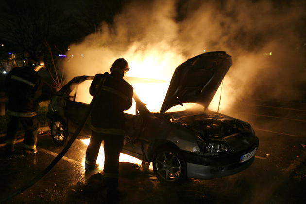 Dernière minute: Un véhicule brûlé à l'Avenue Blaise Diagne.