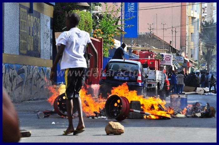 Dernière minute: l'avenue Blaise Diagne brûle