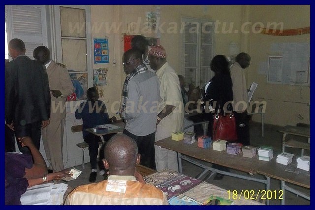 Les images du vote des militaires sous l'oeil du préfet et des observateurs internationaux