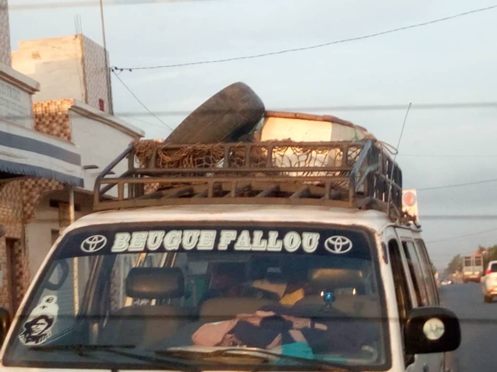 (Exclusif ) INHUMATION AVORTÉE À TOUBA/ Muqadimatul Khidma raccompagne la dépouille de Alex jusqu'à la sortie de la cité religieuse.