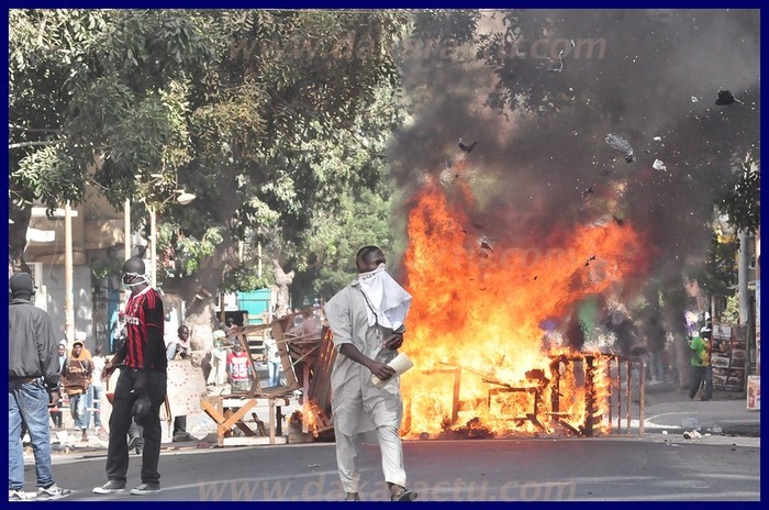 Dernière minute: Après les anciens militaires, les élèves s'en mêlent.