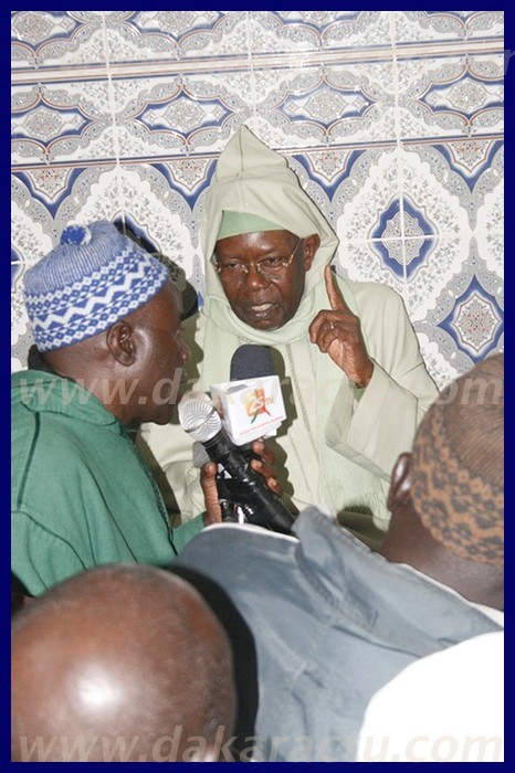 Regardez les photos d'Abdou Aziz Sy et son invité, prétexte de la réunion qui s'est tenue après l'attaque de la zawiya