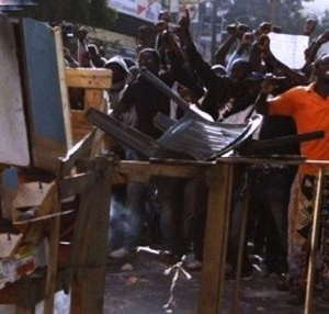 A l’endroit des manifestants, les commerçants de Sandaga lancent le slogan ’’Touche pas à ma table’’