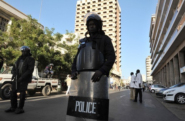Revue de presse : Sénégal - ‘’La violence monte, les autorités se barricadent à domicile’’