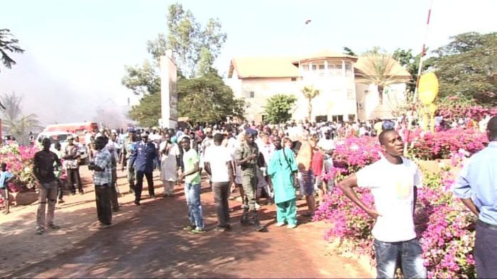 Dernière minute : Coup de chaud à Dahra: la ville à feu, les manifestants brûlent la maison du maire à quelques heures de la venue de Wade