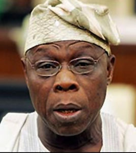 Le Président Obasanjo arrive finalement à 18 heures