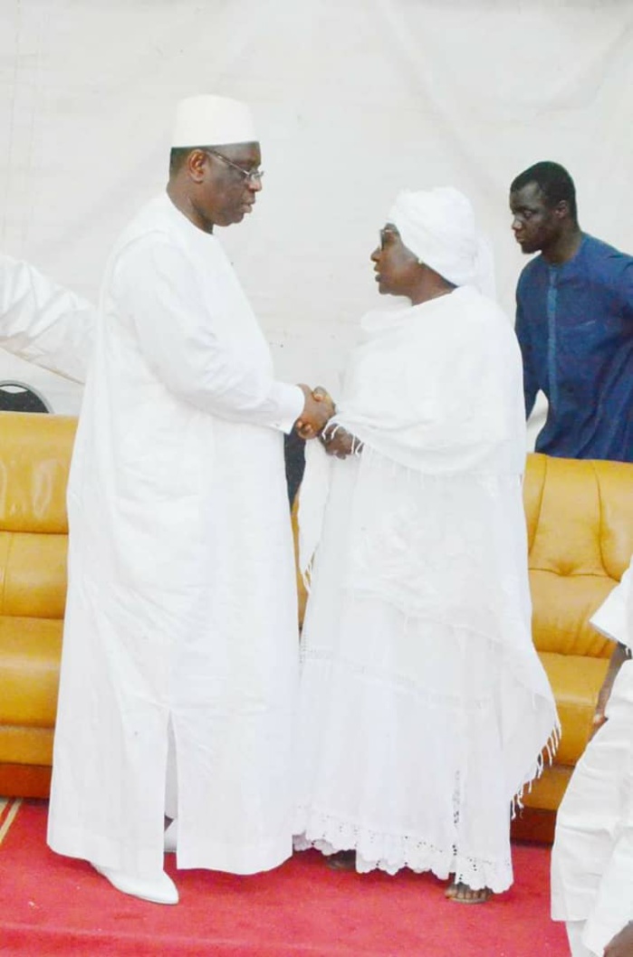 Présentation de condoléances : Macky Sall et Ousmane Sonko chez Alioune Badara Cissé, suite au décès de son fils.