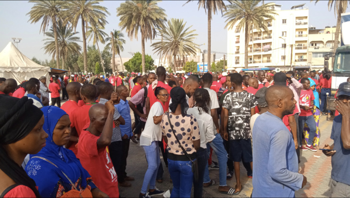 Place de la Nation : La communauté Guinénne au Sénégal manifeste son désir du changement. Place de la Nation : La communauté Guinénne au Sénégal manifeste son désir du changement.