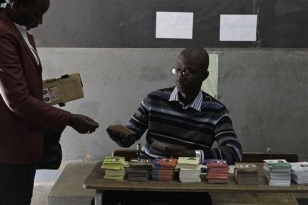 Démarrage du scrutin dans des bureaux à Dakar et à Ziguinchor