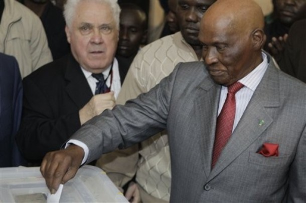 Regardez les images du vote d'Abdoulaye Wade