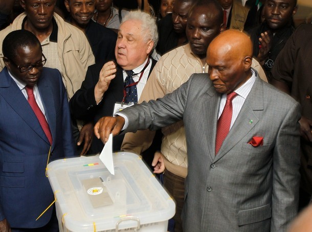Regardez les images du vote d'Abdoulaye Wade