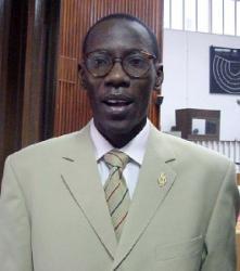 14h35: Oumar Sarr de la coalition Idi4President mécontent qu'on empêche les militants d'Idrissa Seck de voter