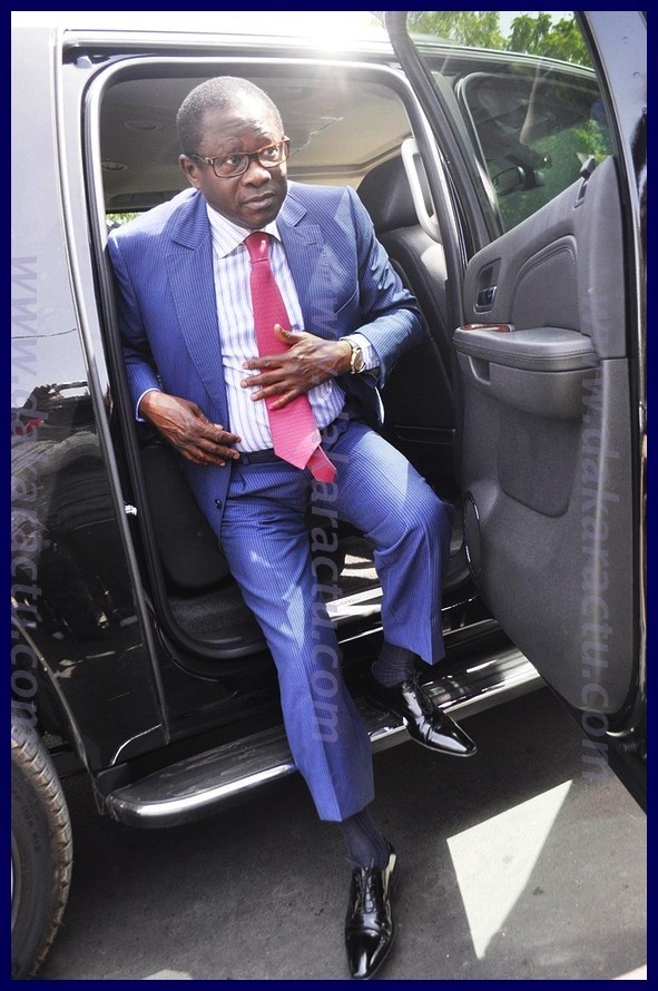 Pape Diop descend de sa voiture comme une rock star