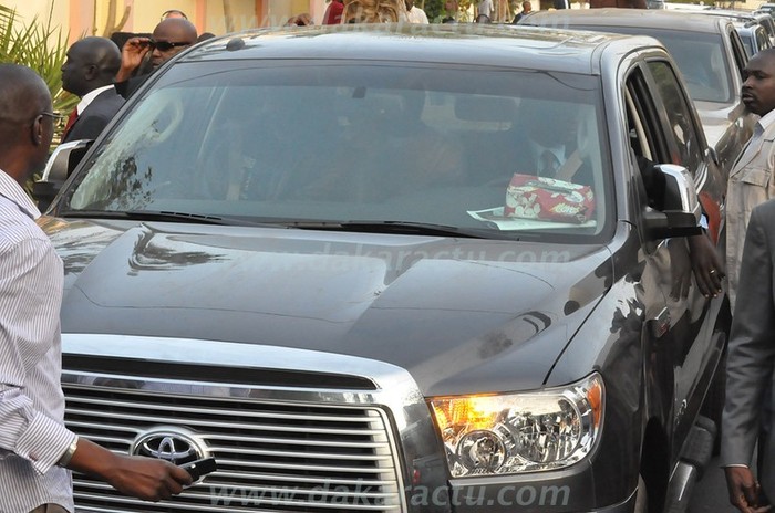Arrivée de Macky Sall chez Amadou Mahtar Mbow après la course aux obstacles