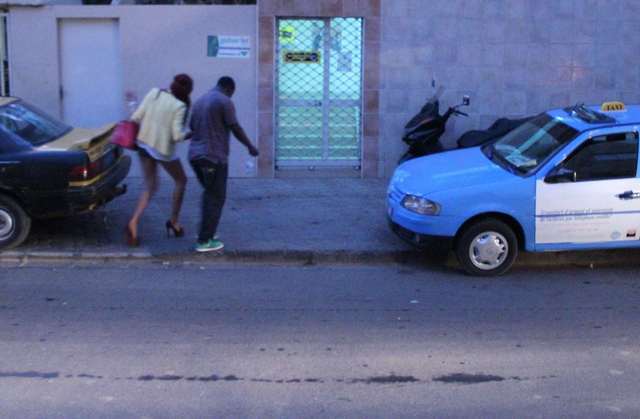 Adja Diallo ivre pète les plombs, insulte à droite et à gauche, au Ngalam (Photos exclusives)