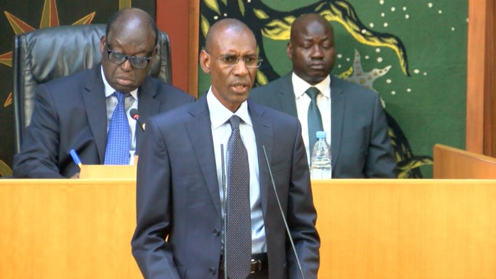 Assemblée Nationale : En pleine séance plénière avec les députés, le ministre Abdoulaye Daouda Diallo écourte les discussions.