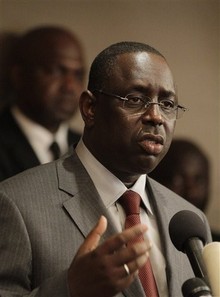 Franc-maçonnerie, homosexualité… Macky Sall arme sa défense