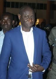 Bara Tall tire à boulets rouges sur Wade, chiffres à l'appui