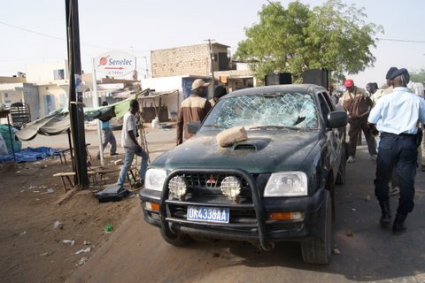 Le cortège de Macky Sall attaqué par des nervis du Pds à Kébémer (Voir les photos)