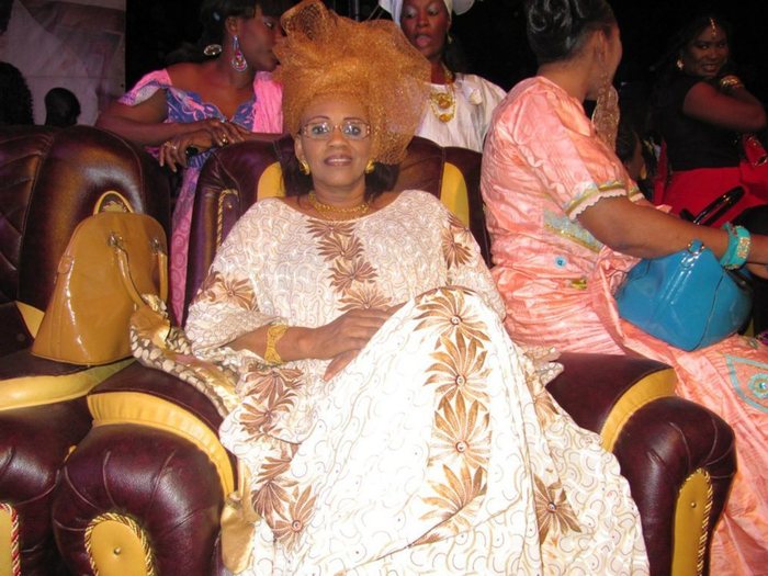 Voici deux des femmes de Cheikh Béthio