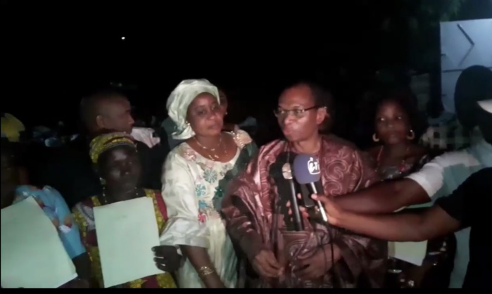 Moussa Baldé (maer) à la remise d’attestations juridiques aux femmes de Sinthiang Tountouroun : « L’heure n’est pas aux palabres mais au travail… » Moussa Baldé (maer) à la remise d’attestations juridiques aux femmes de Sinthiang Tountouroun : « L’heure n’est pas aux palabres mais au travail… »