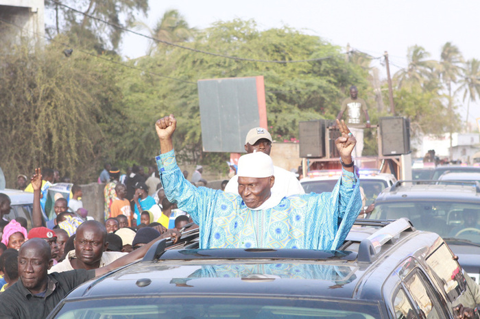 Regardez les images de la visite d'Abdoulaye Wade à Mboro, Yeumbeul,  Malika, Tivaouane Peulh...