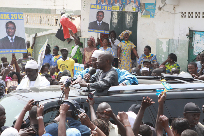 Regardez les images de la visite d'Abdoulaye Wade à Mboro, Yeumbeul,  Malika, Tivaouane Peulh...