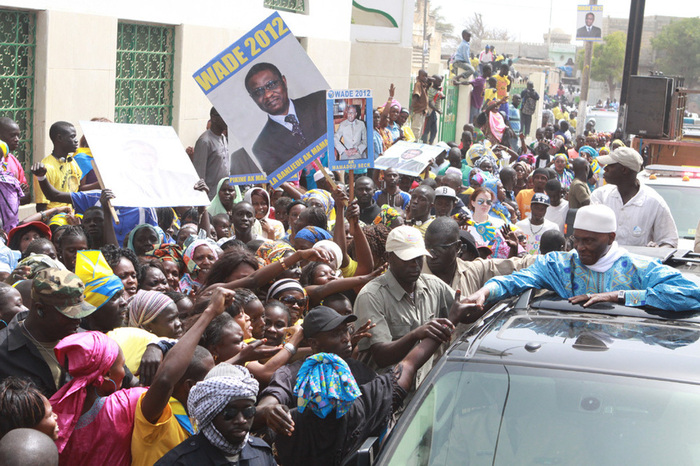 Regardez les images de la visite d'Abdoulaye Wade à Mboro, Yeumbeul,  Malika, Tivaouane Peulh...