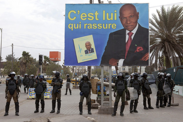 Un dispositif policier impressionnant au bureau de vote d'Abdoulaye Wade