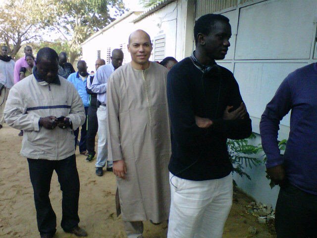 Voici la photo de Karim Wade à son bureau de vote