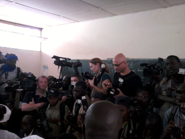 Le bureau de vote de Wade pris d'assaut par les journalistes nationaux et étrangers
