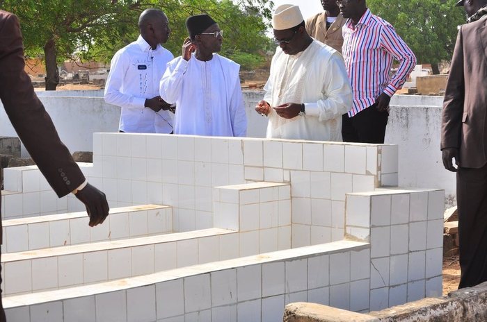 Macky SALL s'est recueilli sur les tombes de ses parents
