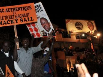 Le nouveau président Macky Sall met fin à 12 ans de pouvoir de Wade
