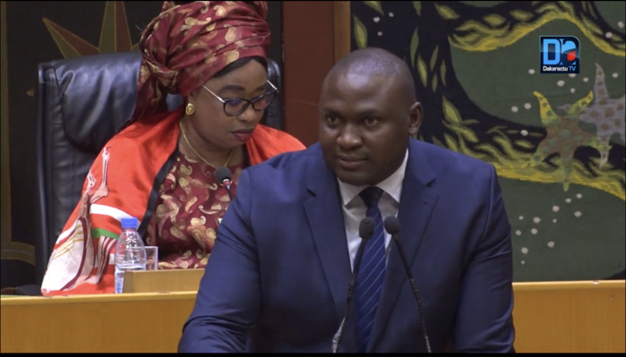 Toussaint Manga au ministre Abdoulaye Diop : « La RTS et Le Soleil ne sont pas des organes de propagande pour l'APR et Macky Sall » Toussaint Manga au ministre Abdoulaye Diop : « La RTS et Le Soleil ne sont pas des organes de propagande pour l'APR et Macky Sall »