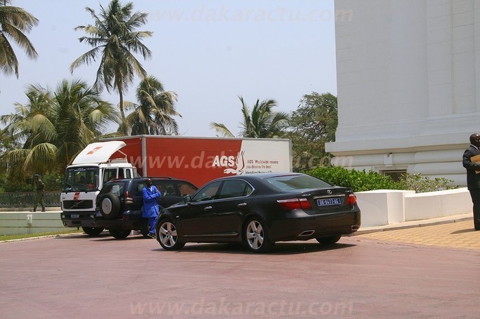 Voici le véhicule déménageur affrété par Abdoulaye Wade.(PHOTOS)