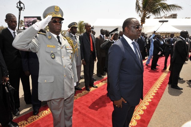 Macky Sall en compagnie du général Abdoulaye Fall
