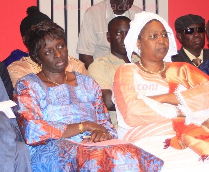 Qui est Aminata Touré, la nouvelle ministre de la Justice, ici en compagnie d'Eva Marie Coll Seck ?