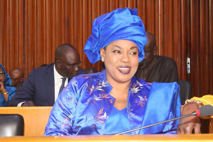 Assemblée nationale : Ndèye Saly Diop Dieng plébiscitée par les députés lors du vote du budget du ministère de la Femme.